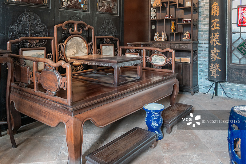 陈家祠里的传统中式古典家具与岭南风格装饰图片素材