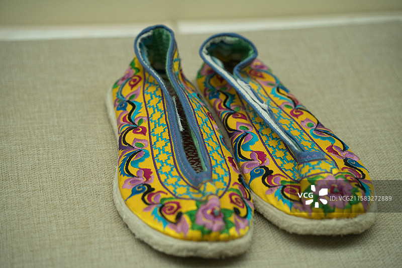 刺绣女鞋（广西龙胜）广西民族博物馆藏图片素材