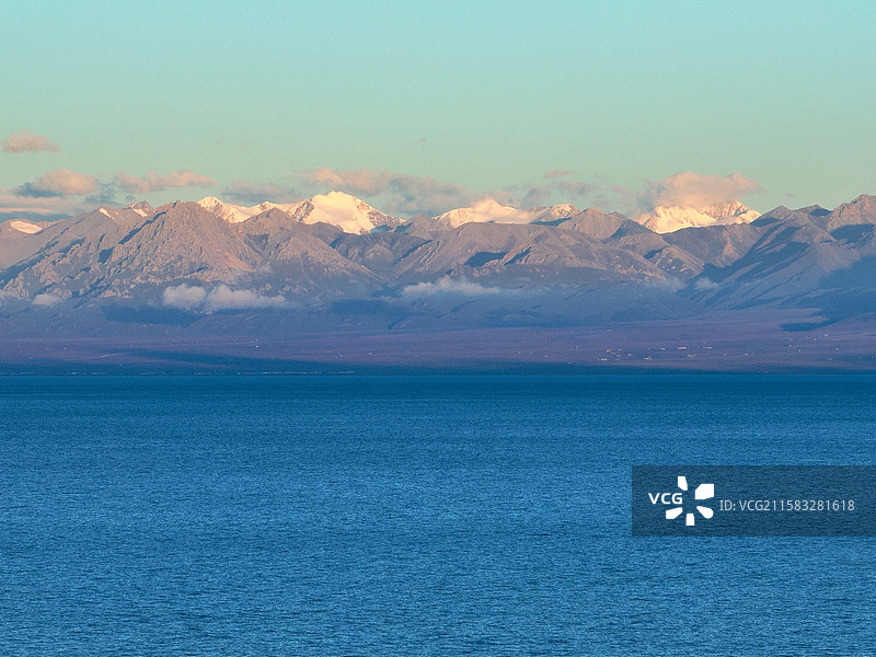 新疆赛里木湖-博尔罕山观景台图片素材