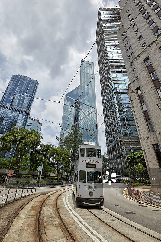 中国香港中环街道风景叮叮车轨道交通城市风光中银大厦图片素材
