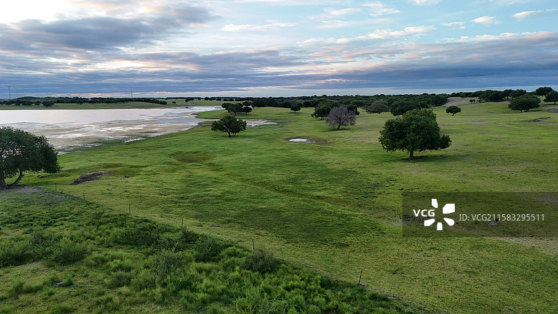 科尔沁右翼中旗草原上的湖泊图片素材