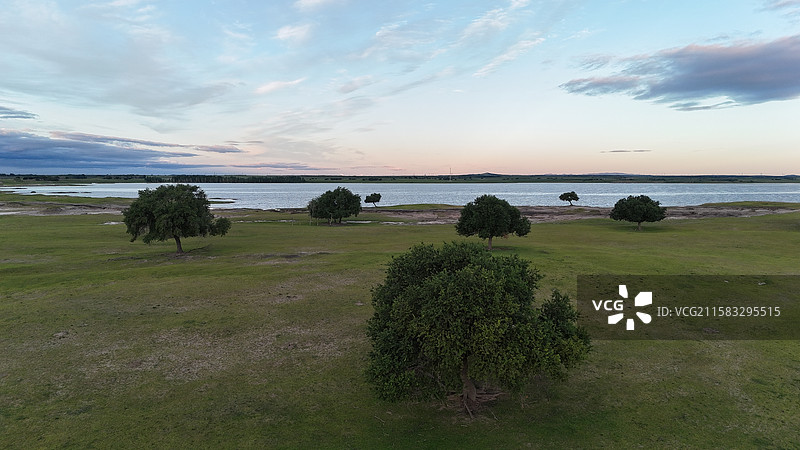 科尔沁右翼中旗草原上的湖泊图片素材