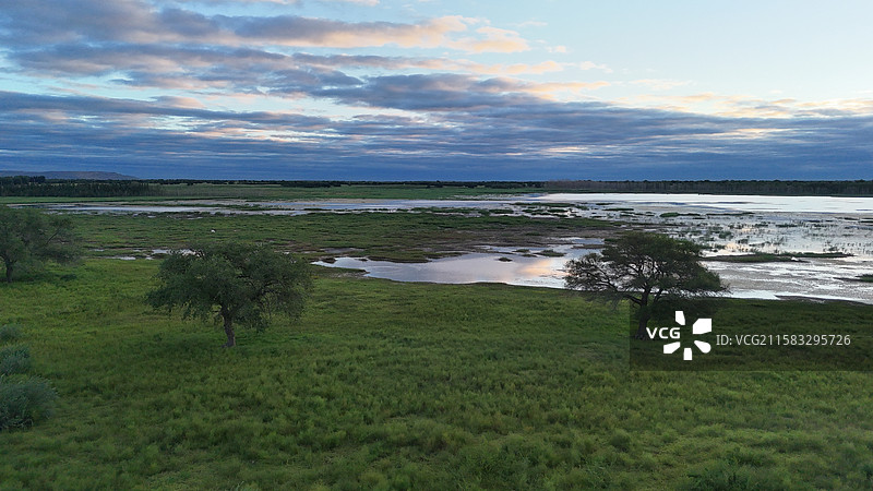 科尔沁右翼中旗草原上的湖泊图片素材