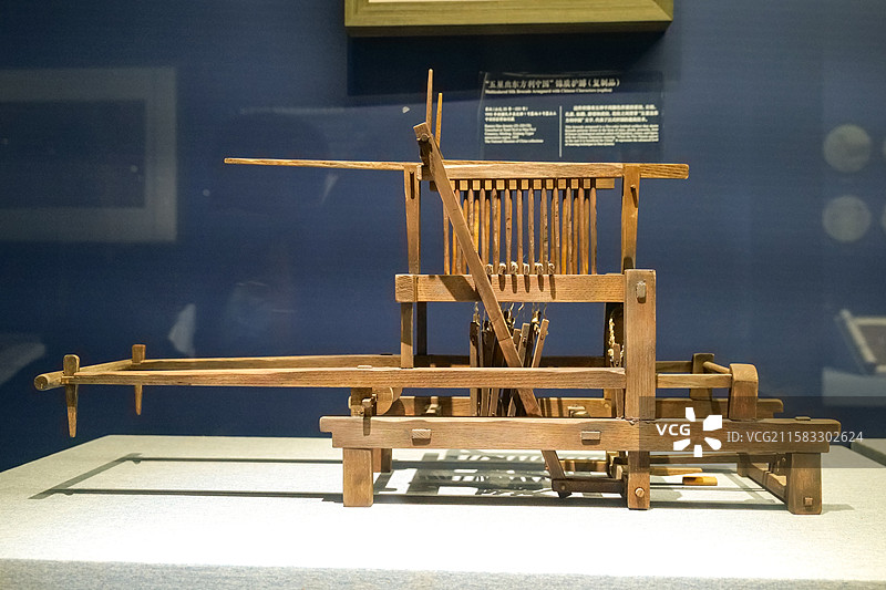 多综提花织机（复制品） 汉代 2012年四川成都老官山汉墓出土 中国丝绸博物馆“科技的力量”展图片素材