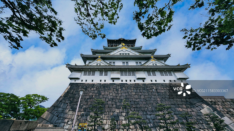 大阪城公园是大阪市中央区的大型绿地公园与历史遗址，天守阁巍峨壮观，园内四季如画，古迹众多，交通也十分图片素材