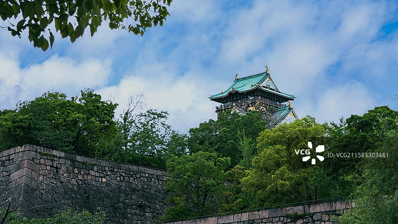 大阪城公园是大阪市中央区的大型绿地公园与历史遗址，天守阁巍峨壮观，园内四季如画，古迹众多，交通也十分图片素材