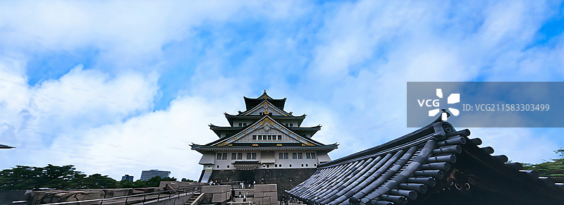 大阪城公园是大阪市中央区的大型绿地公园与历史遗址，天守阁巍峨壮观，园内四季如画，古迹众多，交通也十分图片素材