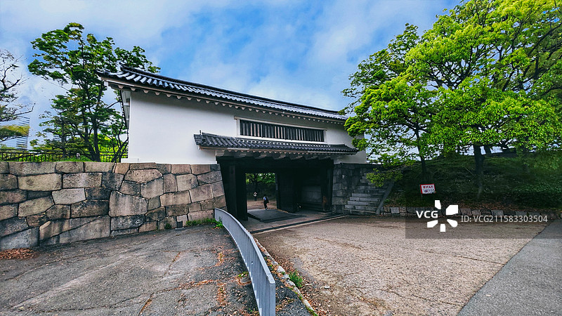 大阪城公园是大阪市中央区的大型绿地公园与历史遗址，天守阁巍峨壮观，园内四季如画，古迹众多，交通也十分图片素材