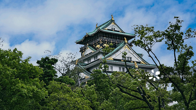 大阪城公园是大阪市中央区的大型绿地公园与历史遗址，天守阁巍峨壮观，园内四季如画，古迹众多，交通也十分图片素材