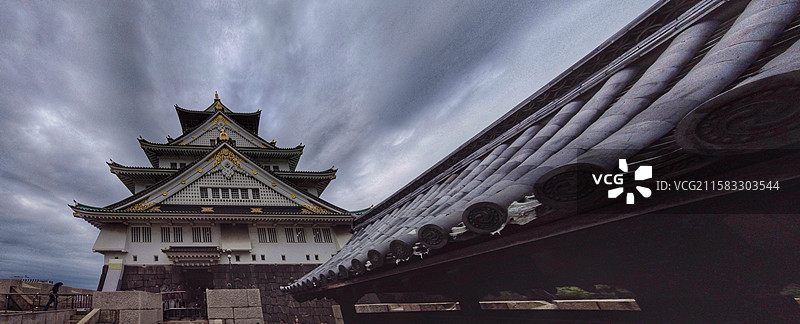 大阪城公园是大阪市中央区的大型绿地公园与历史遗址，天守阁巍峨壮观，园内四季如画，古迹众多，交通也十分图片素材