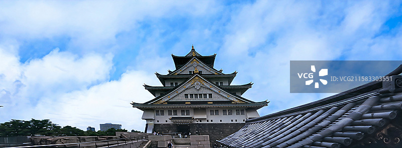 大阪城公园是大阪市中央区的大型绿地公园与历史遗址，天守阁巍峨壮观，园内四季如画，古迹众多，交通也十分图片素材