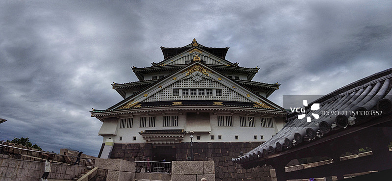 大阪城公园是大阪市中央区的大型绿地公园与历史遗址，天守阁巍峨壮观，园内四季如画，古迹众多，交通也十分图片素材