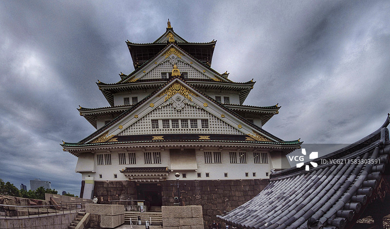 大阪城公园是大阪市中央区的大型绿地公园与历史遗址，天守阁巍峨壮观，园内四季如画，古迹众多，交通也十分图片素材