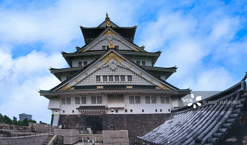 大阪城公园是大阪市中央区的大型绿地公园与历史遗址，天守阁巍峨壮观，园内四季如画，古迹众多，交通也十分图片素材