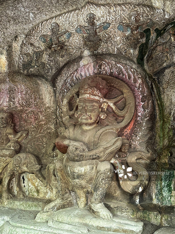 杭州吴山国宝级麻曷葛剌造像全览｜宝成禅寺三尊石窟石刻（夏日红柱绿影／香炉供品实景）｜全国重点文保单位图片素材