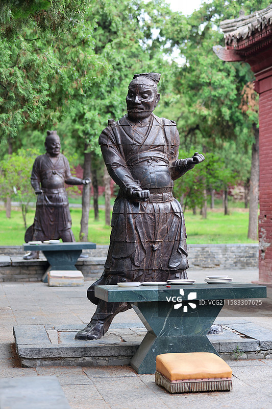 河南登封嵩山脚下中岳庙北宋祈福铁人图片素材