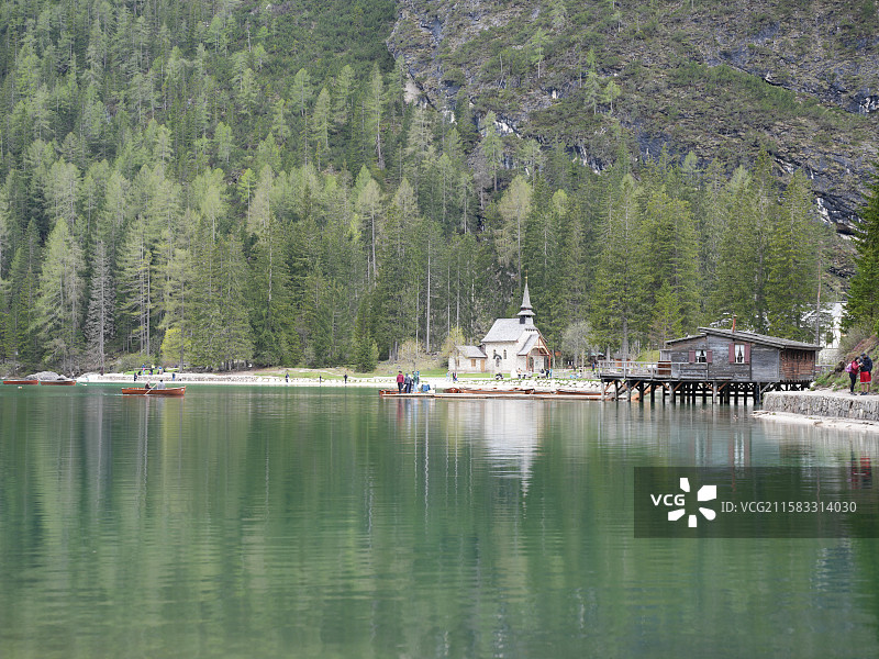 意大利布拉伊唉斯翡翠湖图片素材
