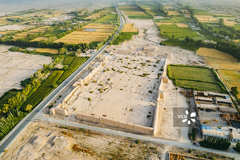 甘肃瓜州破城子古城遗迹图片素材