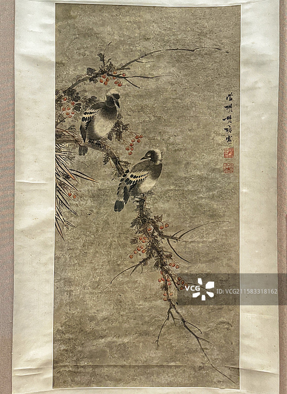 浙江嘉兴平湖市博物馆藏清代胡湄野果白头翁图轴图片素材