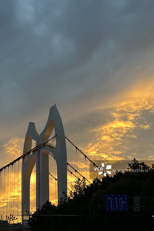 摄影城市桥梁晚霞落日乌云图片素材