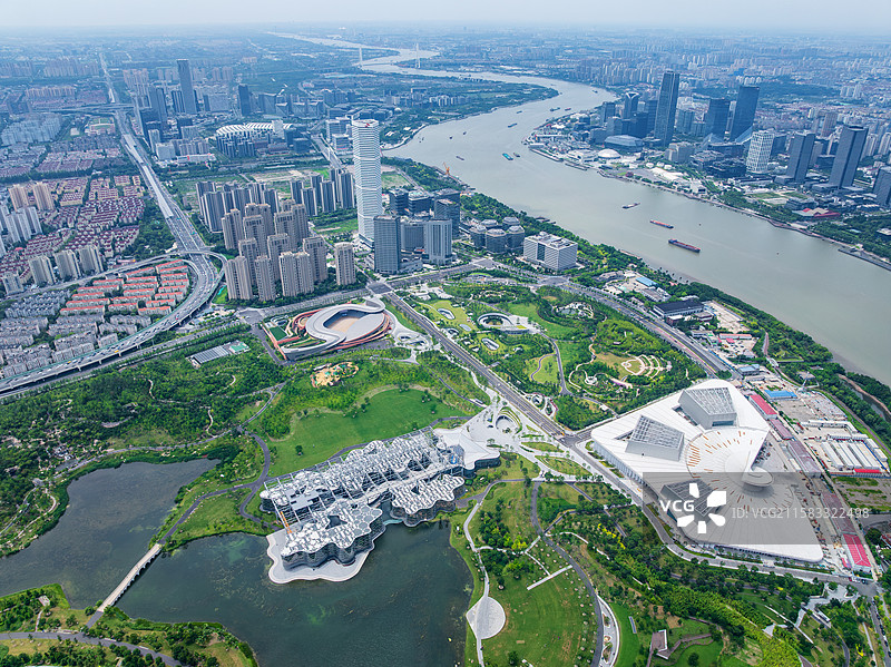 鸟瞰上海后滩公园上海世博文化公园上海SK大厦图片素材