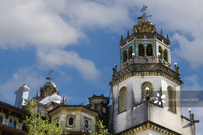 赫斯特城堡塔楼—彩釉穹顶遗韵与西班牙风情的融合图片素材