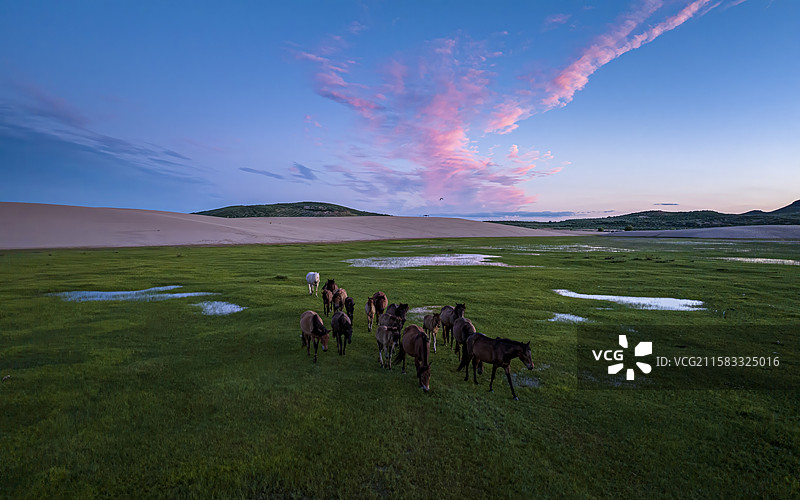 内蒙古赤峰巴林右旗大板镇翁根毛都沙漠旅游度假村航拍图片素材