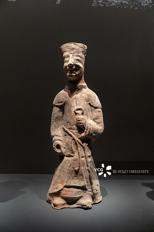 成都武侯祠博物馆藏文物东汉灰陶执刀俑图片素材