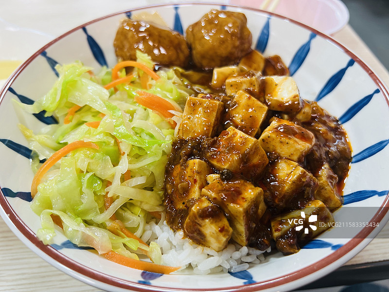 田老师快餐店·香喷喷“麻婆豆腐盖饭+狮子头”组图图片素材