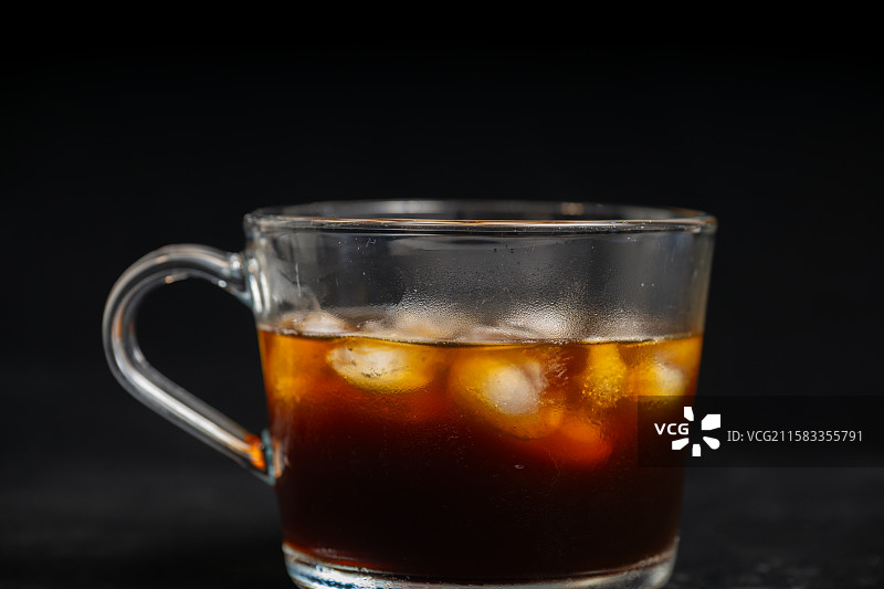 冰镇咖啡的静谧时光图片素材