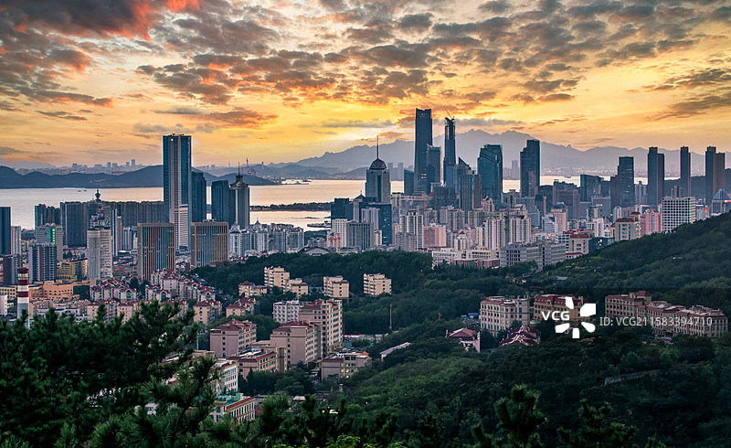 山海之间——青岛海滨风光图片素材