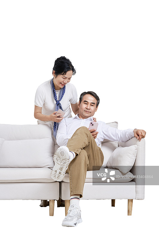 坐在沙发上的老年伴侣图片素材