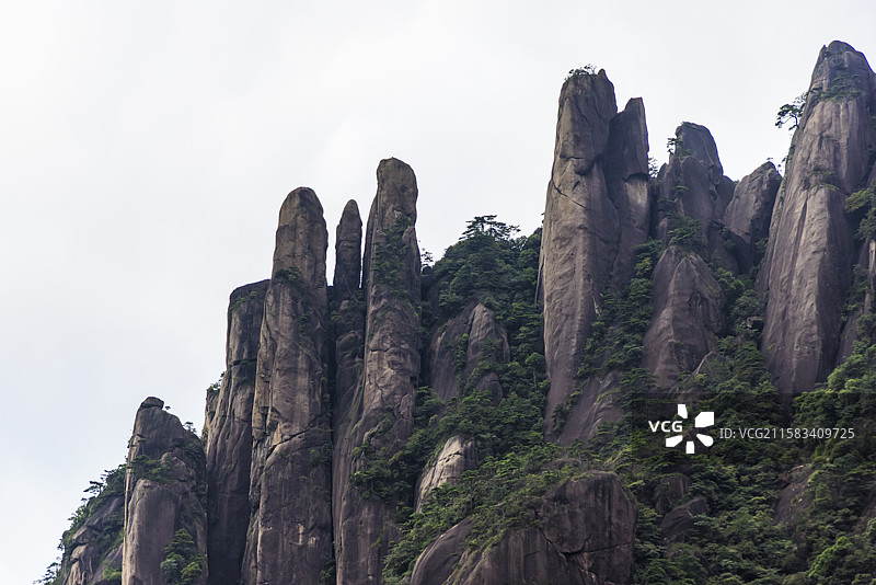 江西上饶大暑时节雨中三清山怪石林立云雾缭绕仙境图片素材