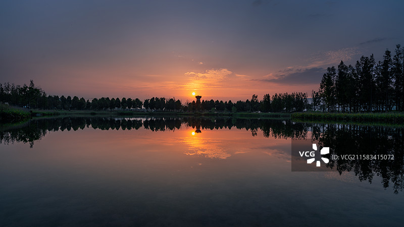 池塘暮色图片素材