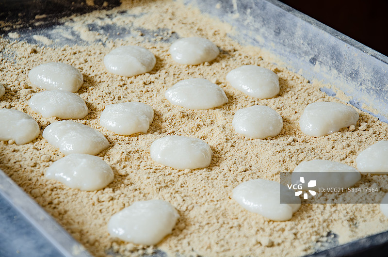 游埠早茶游埠小吃——手打糍粑 麻团图片素材