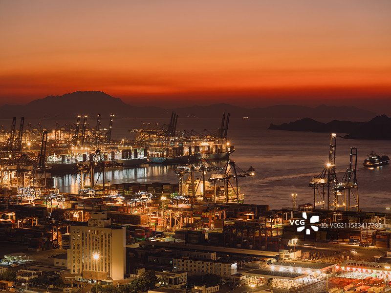 朝霞下的盐田国际集装箱码头（深圳盐田港）图片素材