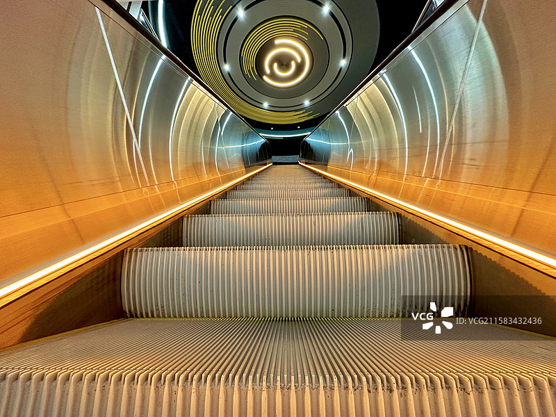 时空隧道-深圳大学地铁站图片素材