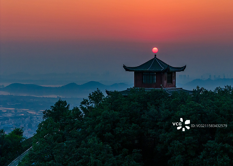 九真山日出图片素材