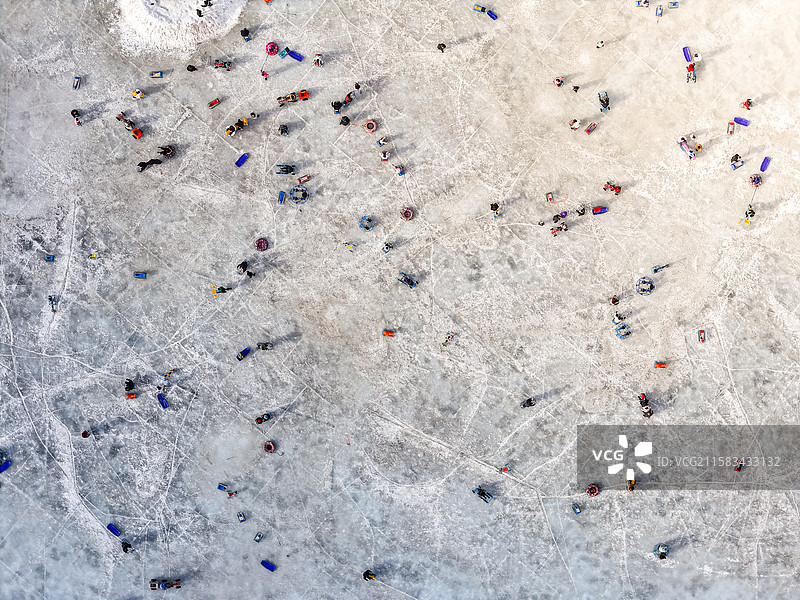 冰面上的欢乐时光图片素材