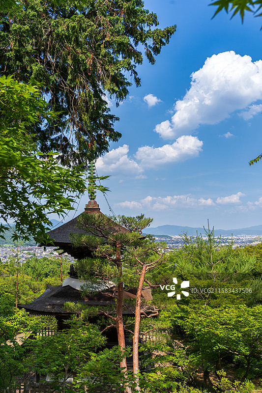 京都岚山常寂光寺的多宝塔图片素材