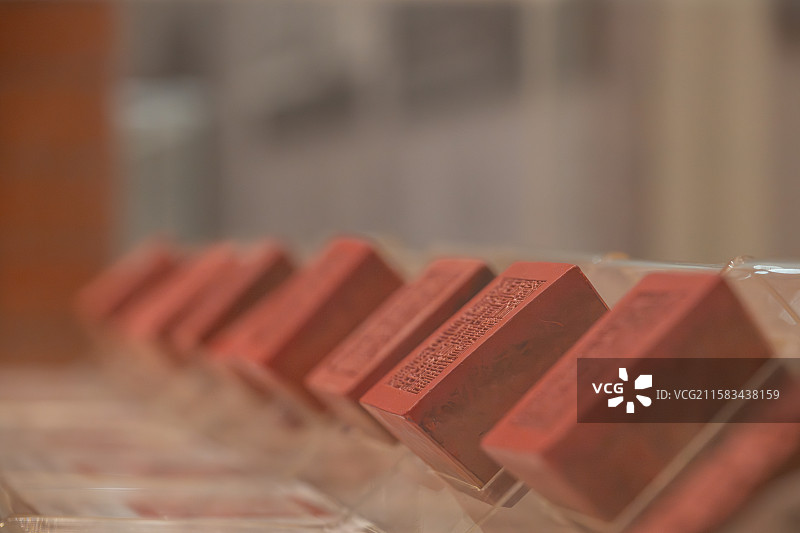 展示中的红色印章图片素材