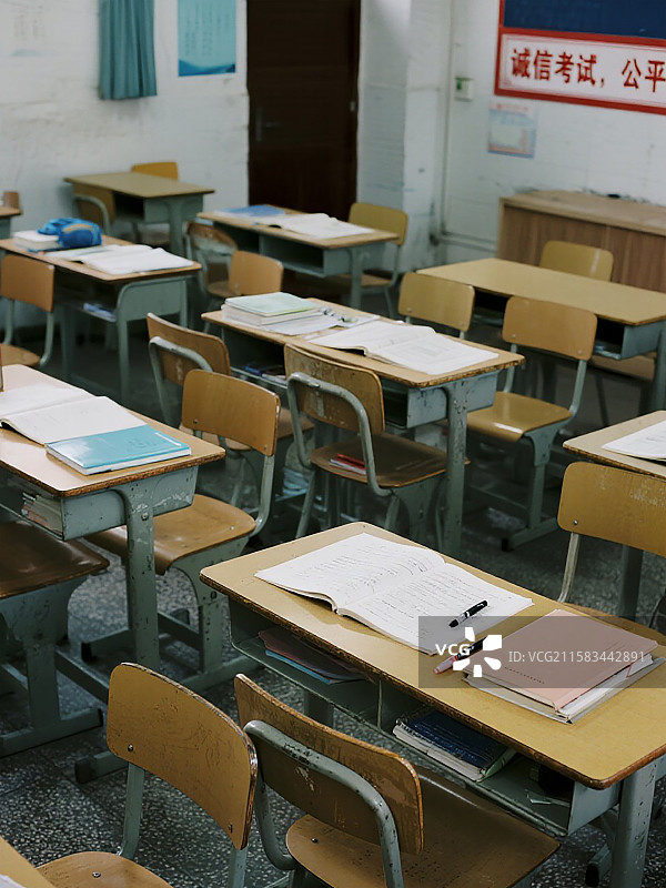 无人的学校教室中考高考考场图片素材