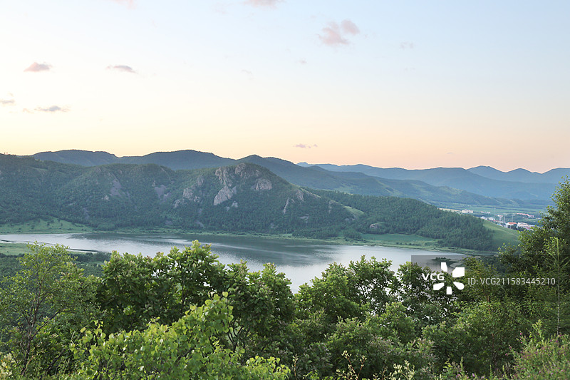 内蒙古呼伦贝尔柴河月亮小镇同心天池图片素材