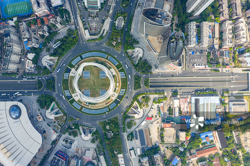 航拍湖北省武汉市光谷广场城市道路交通环岛风光图片素材