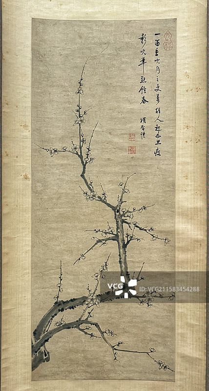 明项圣谟国宝墨梅图轴｜项杏腰瘦影点春孤品（一笛香吹题诗／楚辞鉴藏印）｜嘉兴博物馆文人画诗书画印四绝图片素材