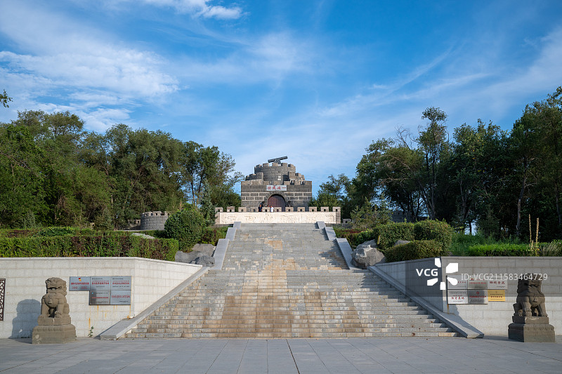 中国新疆乌鲁木齐水塔山公园左宗棠一炮成功图片素材