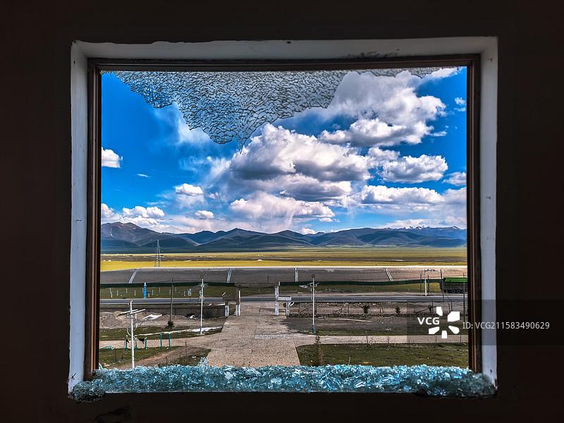 残窗外的诗和远方图片素材