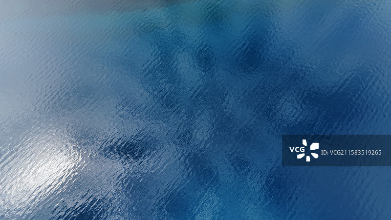 蓝色的赛里木湖水图片素材