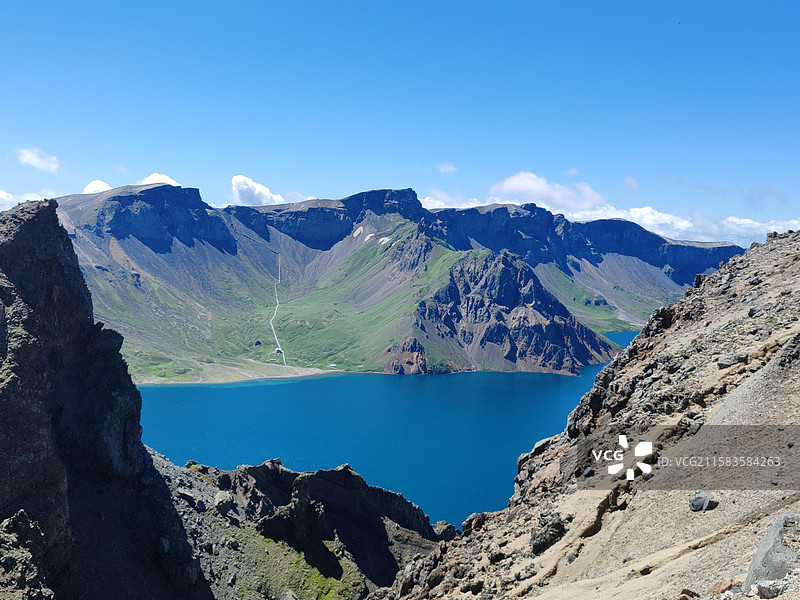 长白山天池，吉林省延边朝鲜族自治州安图县，白头山天池，长白山自然保护区，三江之源，5A级旅游景区图片素材
