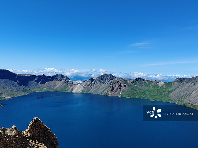 长白山天池，吉林省延边朝鲜族自治州安图县，白头山天池，长白山自然保护区，三江之源，5A级旅游景区图片素材